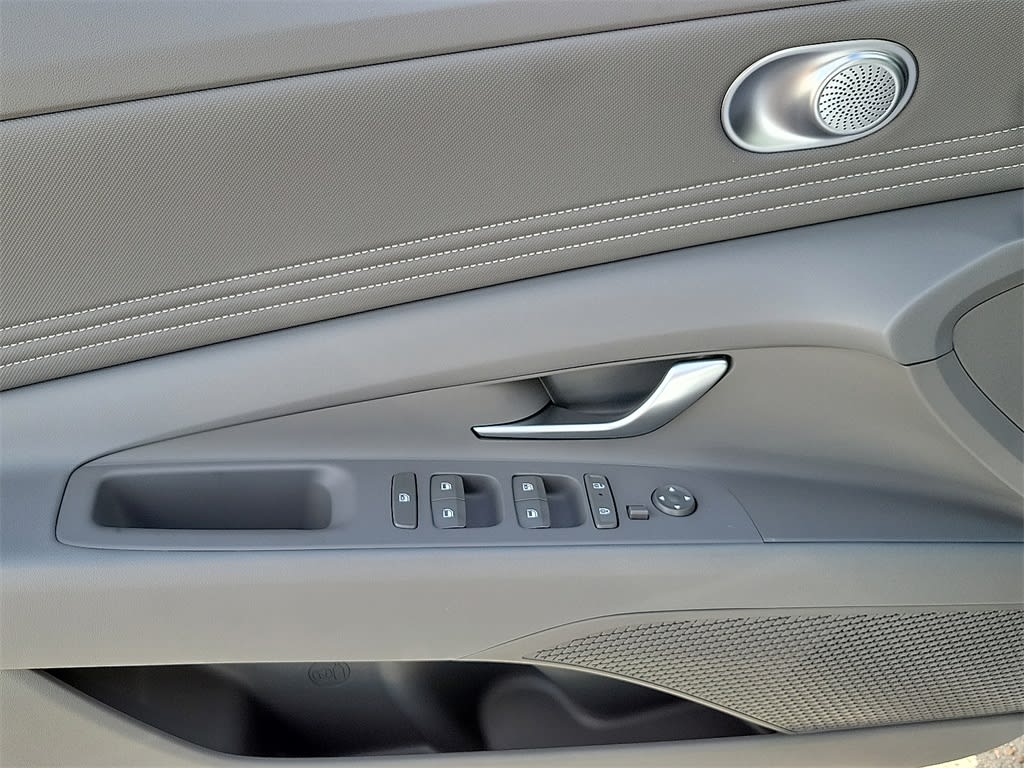 Thumbnail: 2025 Hyundai Elantra - 16