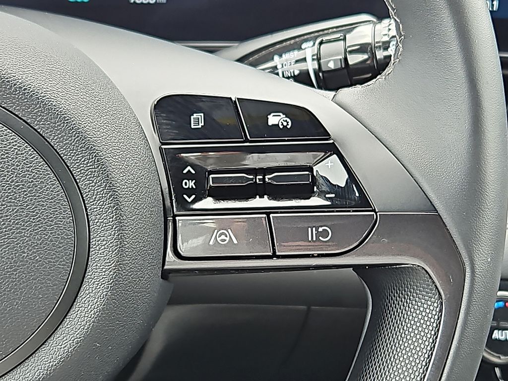 Thumbnail: 2025 Hyundai Elantra - 25