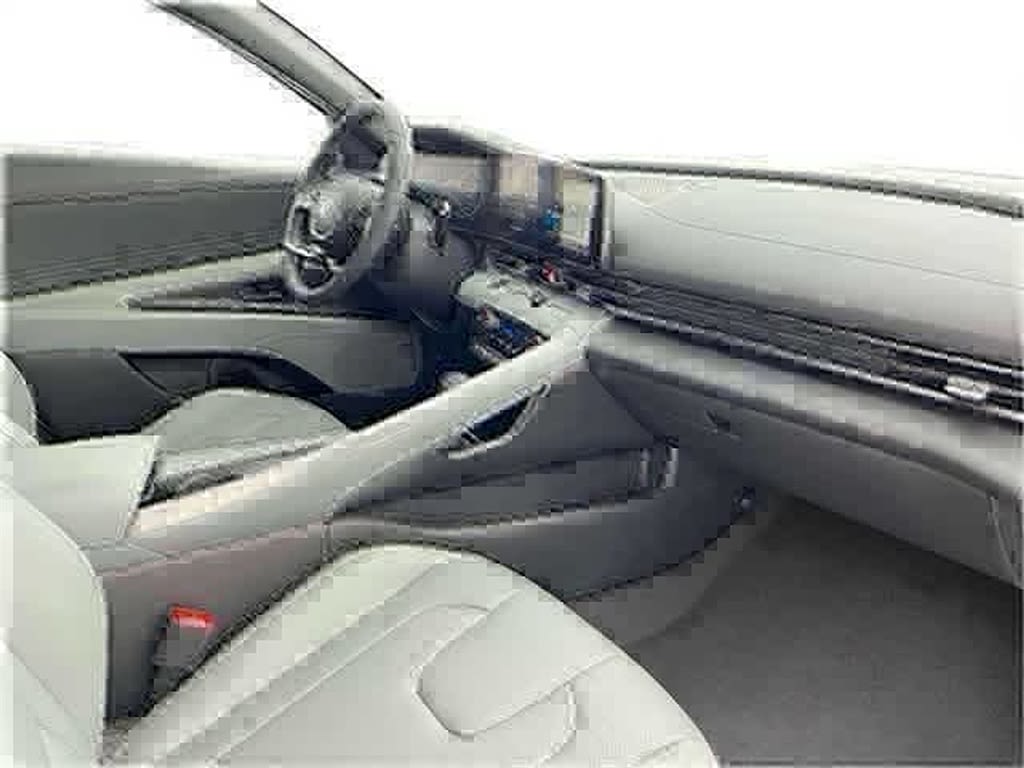 2025 Hyundai Elantra Limited Edition 8
