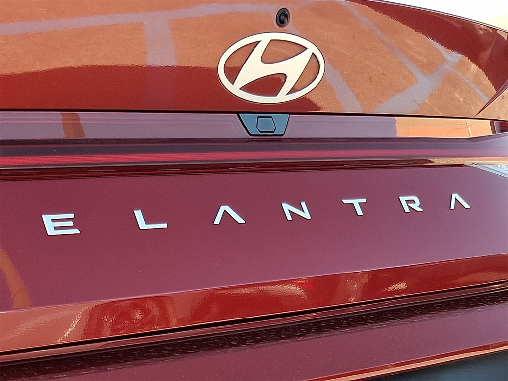 Thumbnail: 2025 Hyundai Elantra - 32