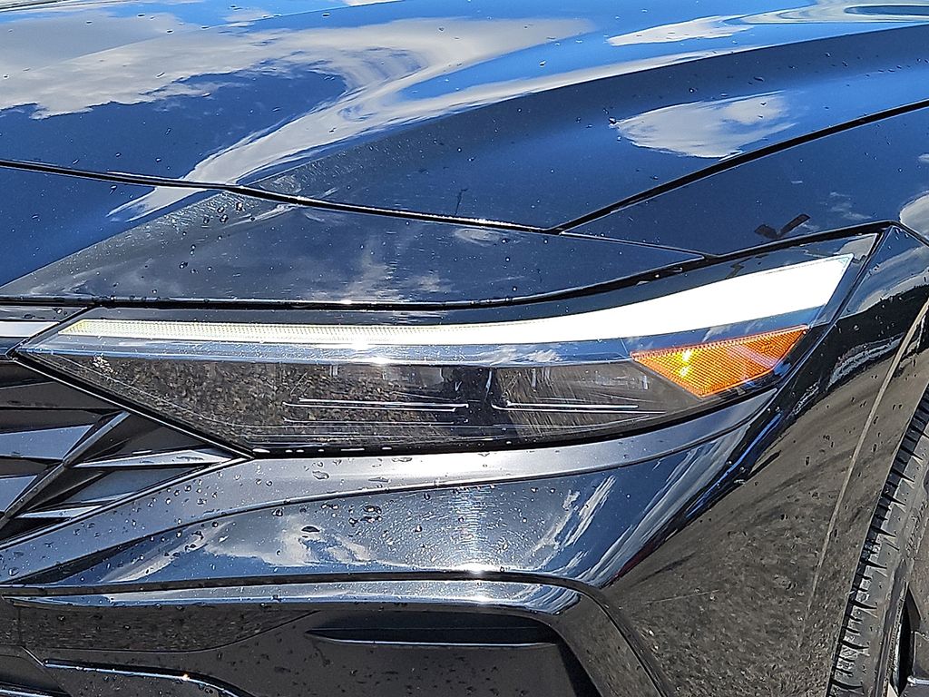 Thumbnail: 2025 Hyundai Elantra - 18