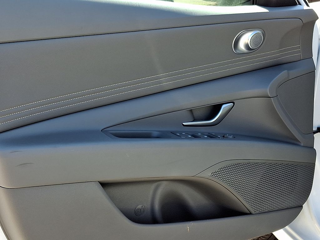 Thumbnail: 2025 Hyundai Elantra - 22