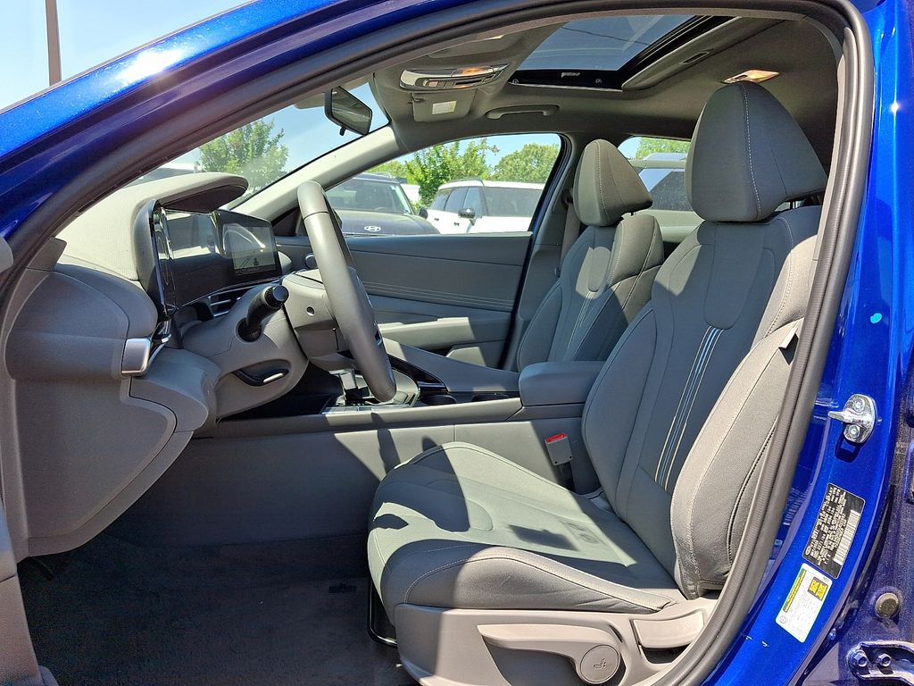 Thumbnail: 2025 Hyundai Elantra - 10