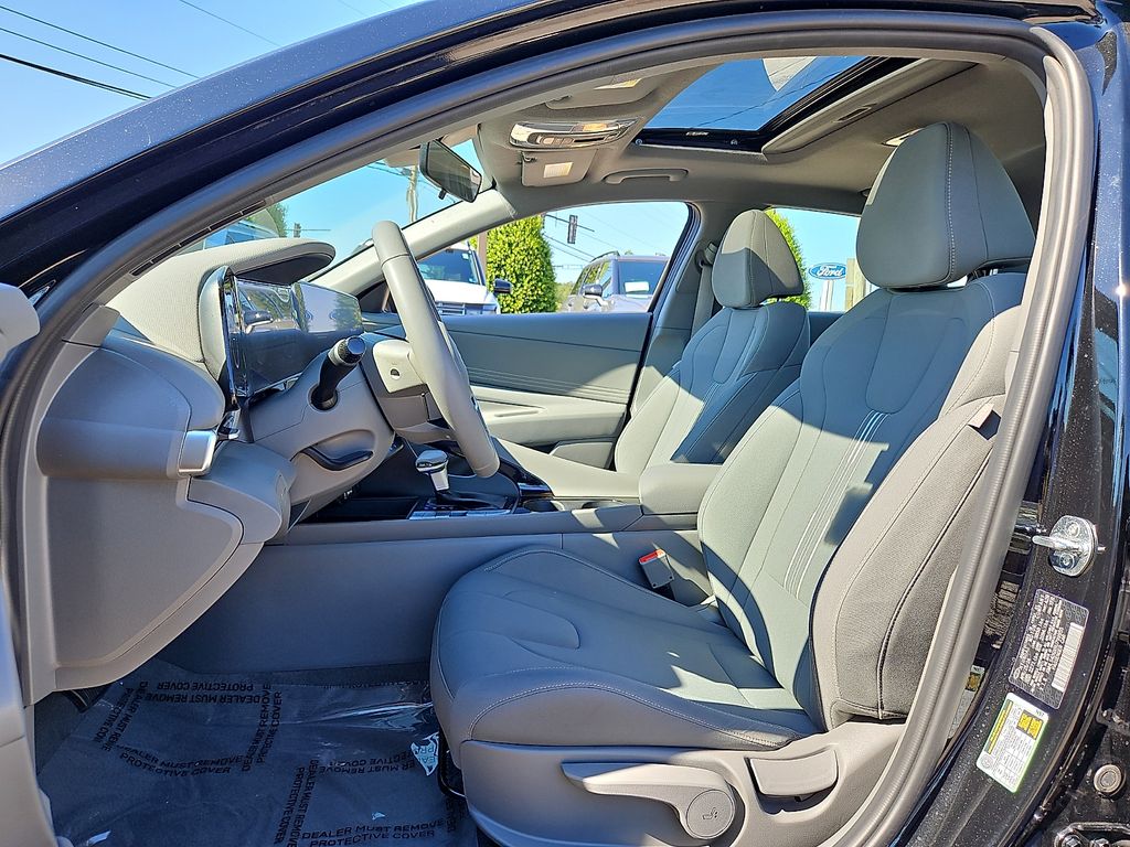 Thumbnail: 2024 Hyundai Elantra - 10