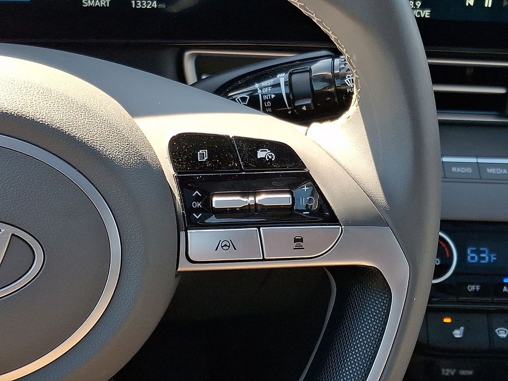 Thumbnail: 2025 Hyundai Elantra - 25