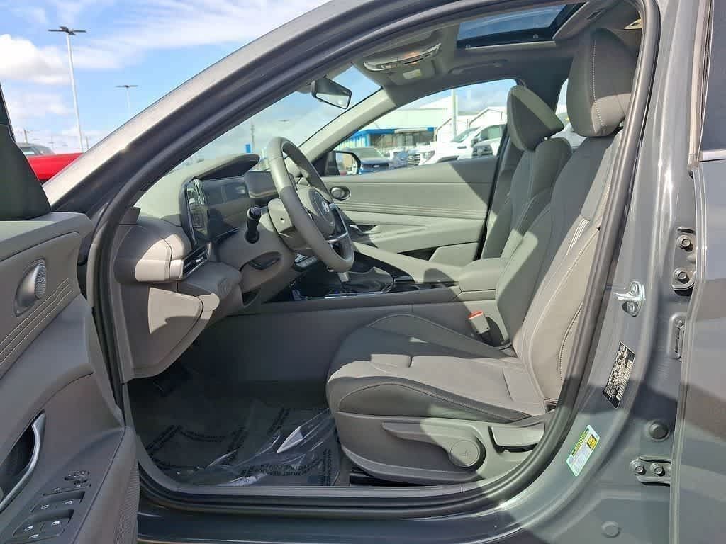 Thumbnail: 2025 Hyundai Elantra - 11