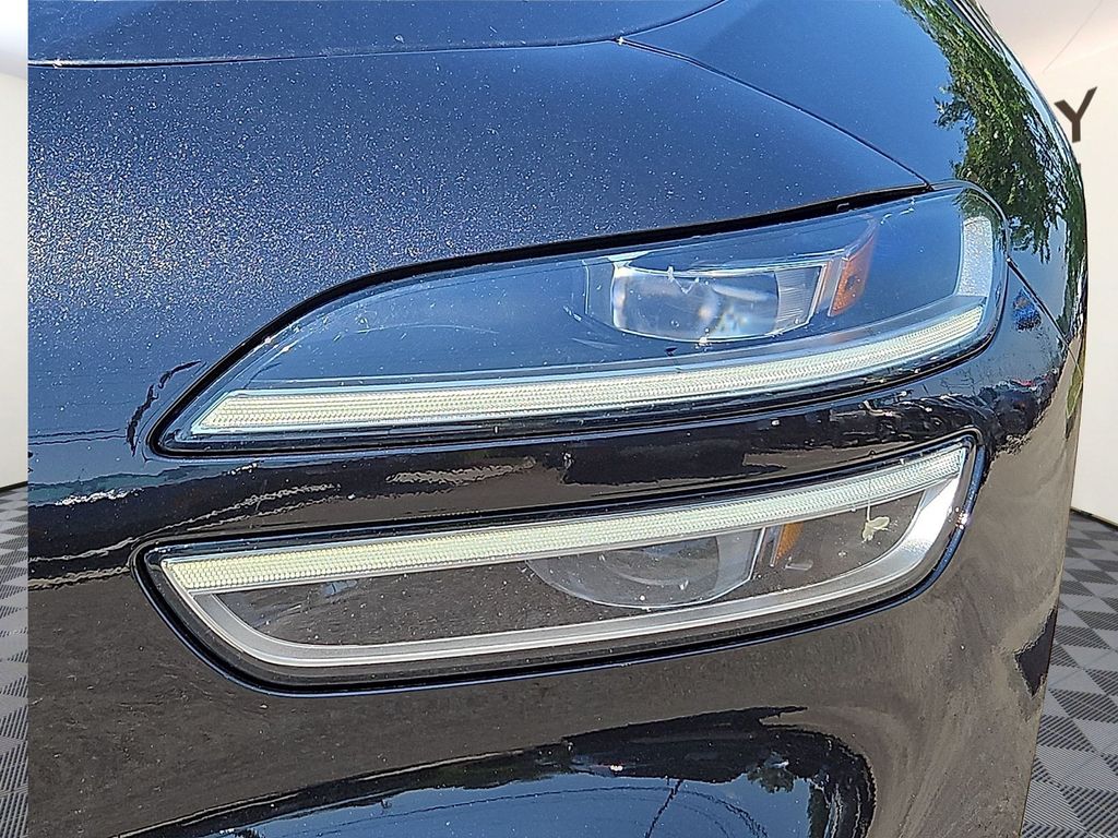 Thumbnail: 2025 Genesis G70 - 18