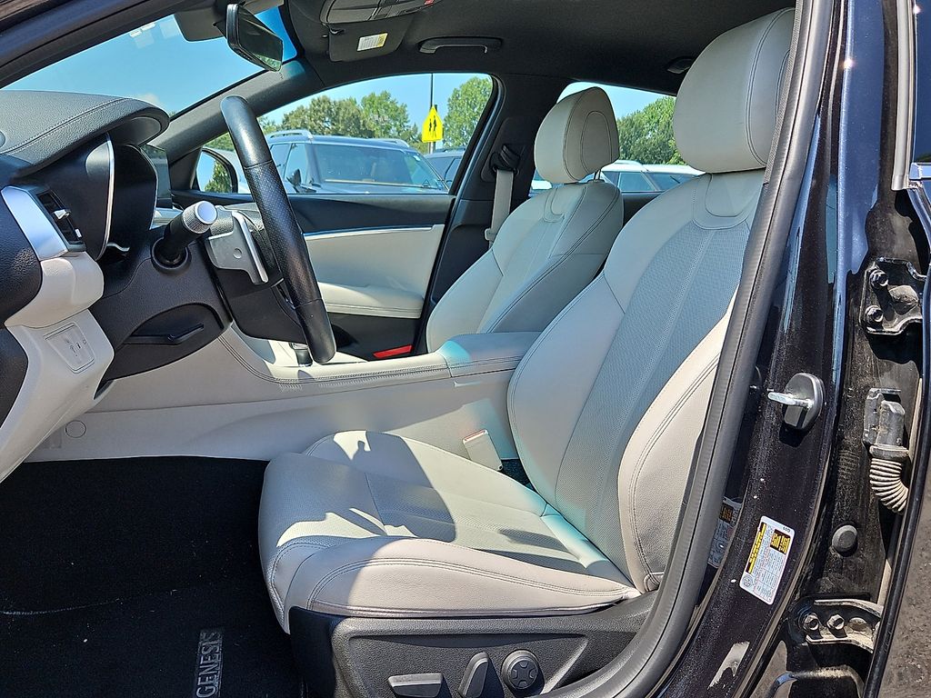 Thumbnail: 2025 Genesis G70 - 9