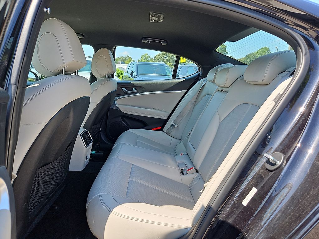 Thumbnail: 2025 Genesis G70 - 10