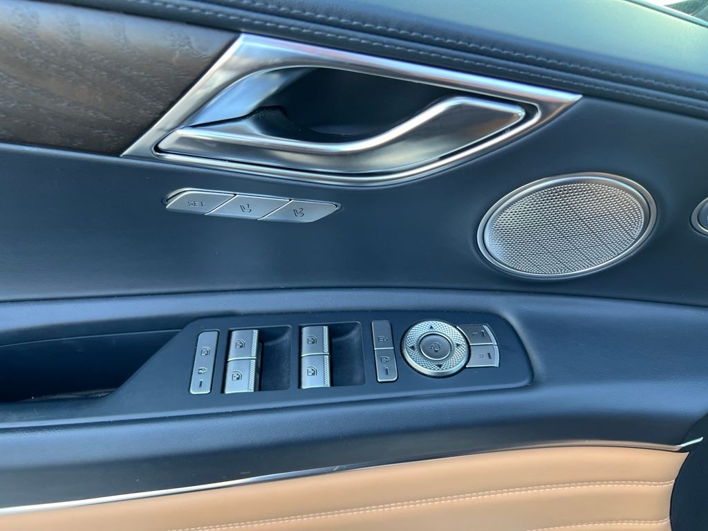 Thumbnail: 2021 Genesis GV80 - 24