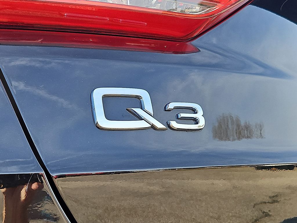 Thumbnail: 2024 Audi Q3 - 6