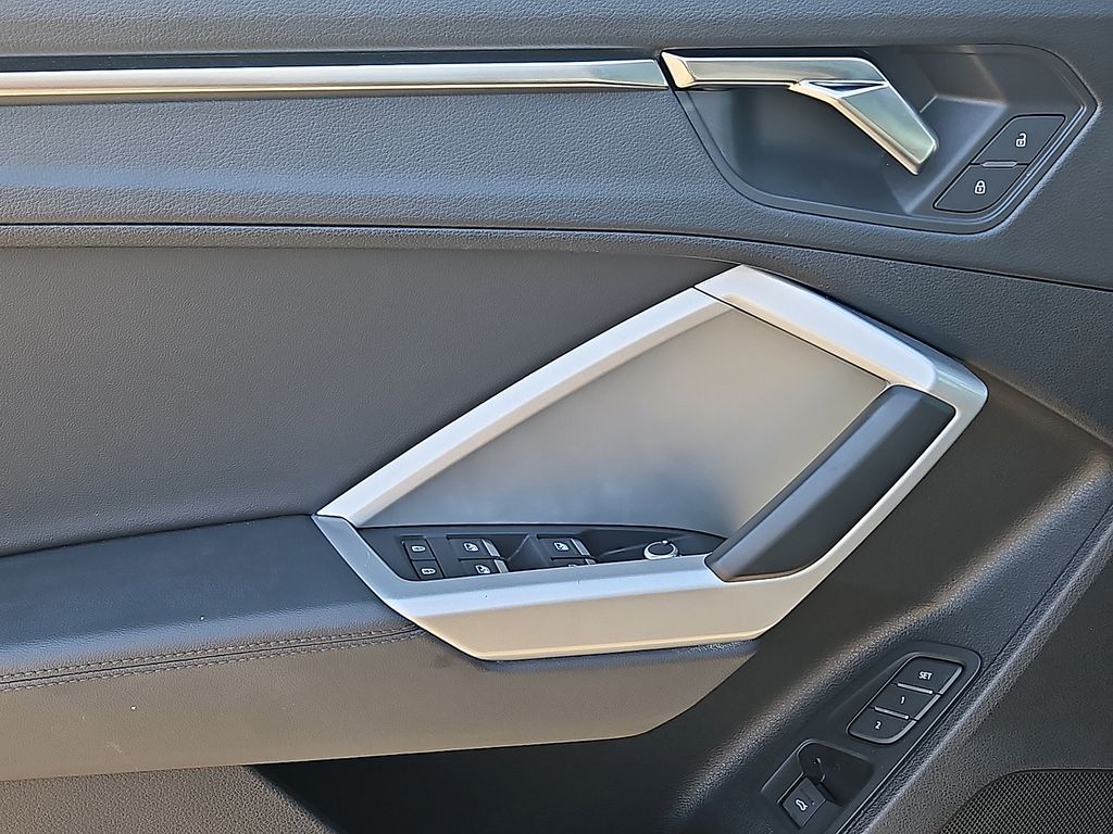 Thumbnail: 2024 Audi Q3 - 18