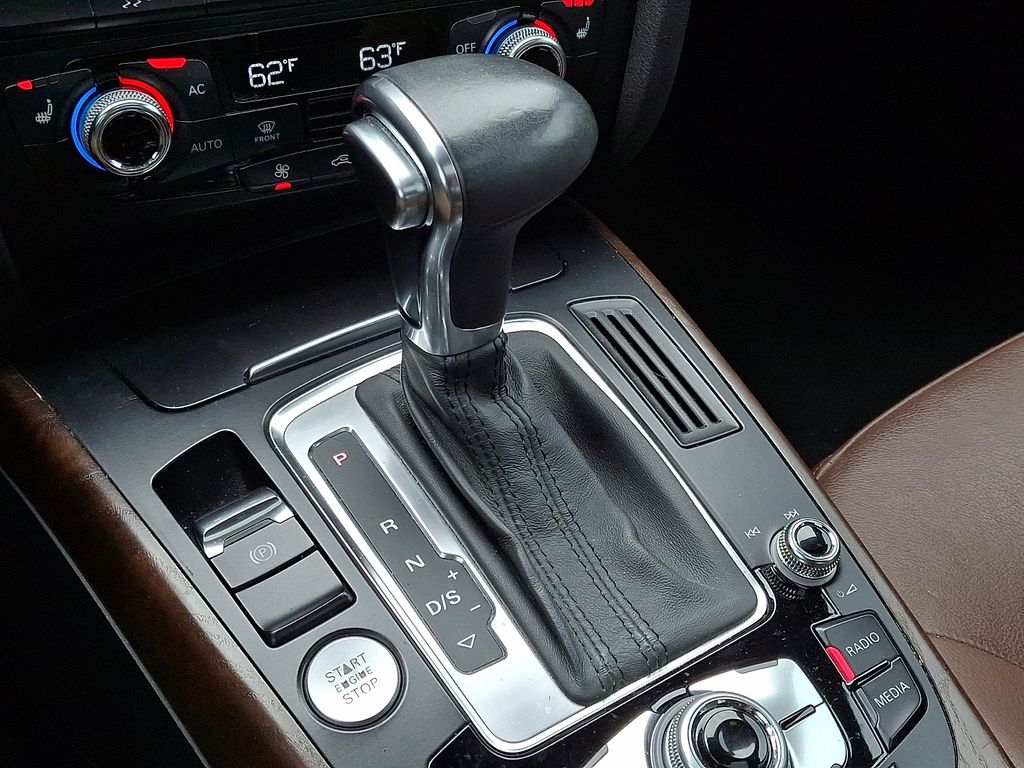 Thumbnail: 2013 Audi A4 - 12