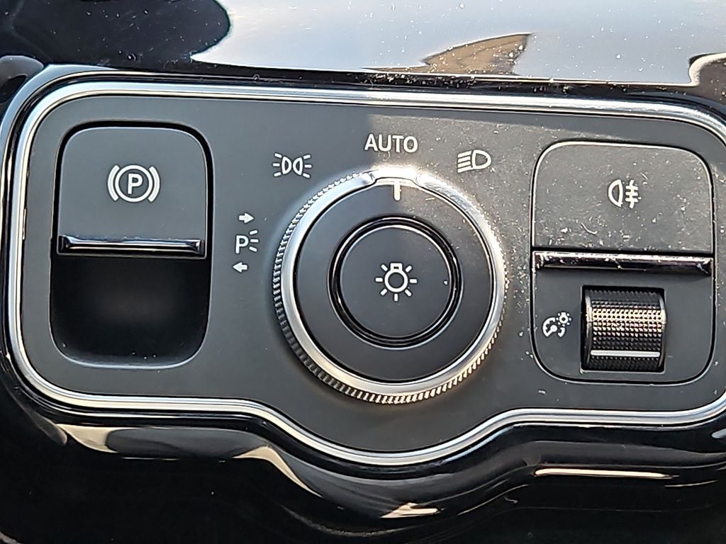 Thumbnail: 2019 Mercedes-Benz A-Class - 26