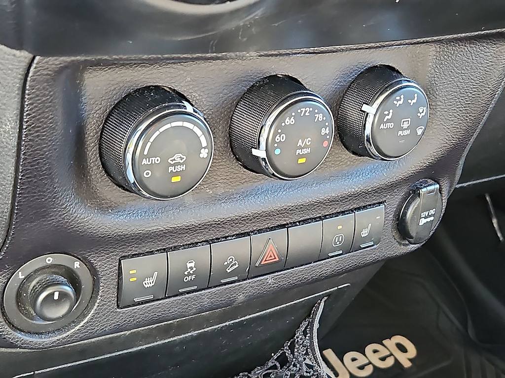 Thumbnail: 2014 Jeep Wrangler - 27