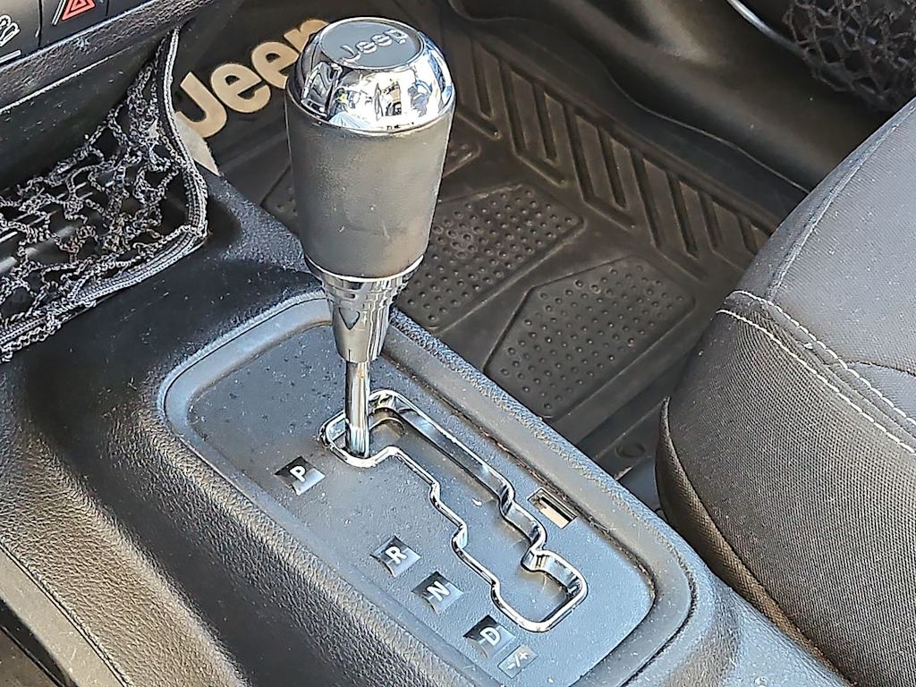 Thumbnail: 2014 Jeep Wrangler - 15