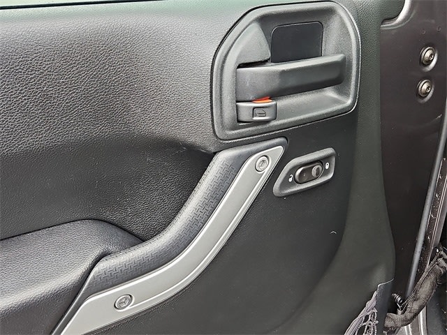 Thumbnail: 2017 Jeep Wrangler - 30