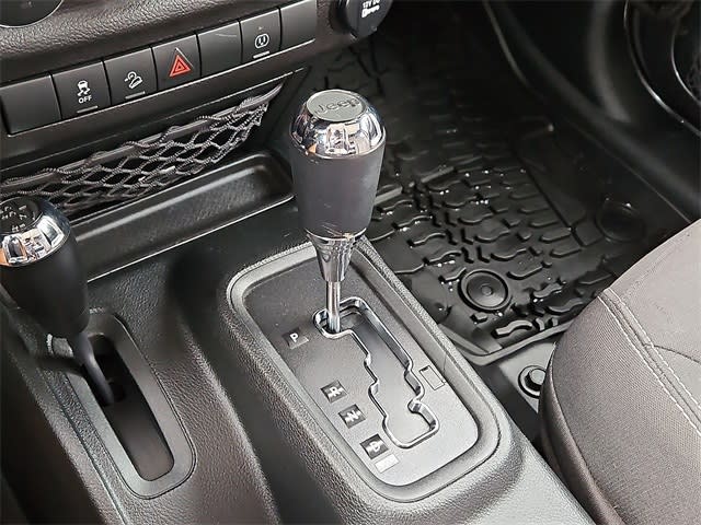 Thumbnail: 2017 Jeep Wrangler - 16