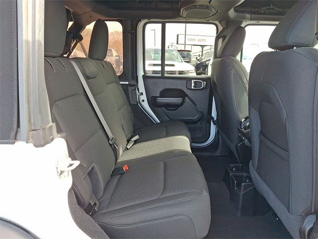 Thumbnail: 2020 Jeep Wrangler - 36