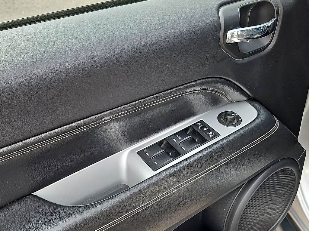 Thumbnail: 2016 Jeep Compass - 32