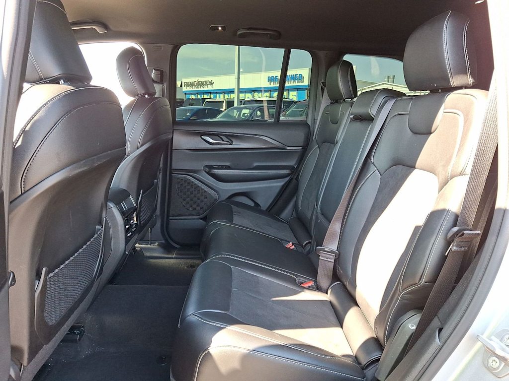 Thumbnail: 2025 Jeep Grand Cherokee - 33