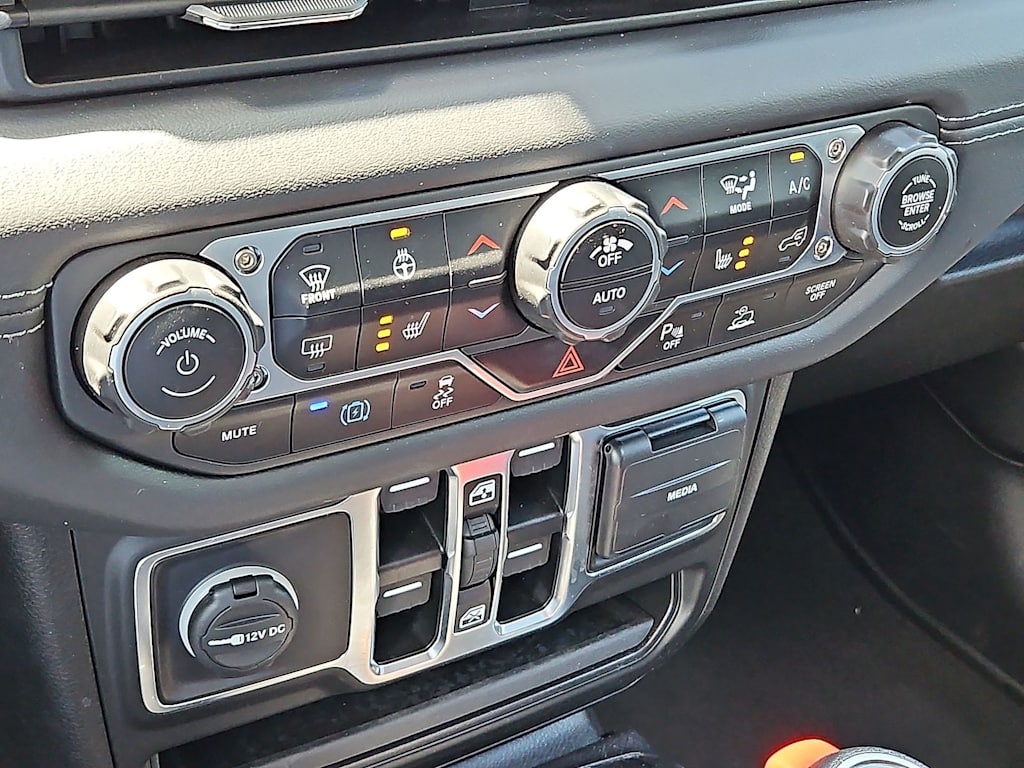 Thumbnail: 2025 Jeep Wrangler - 28