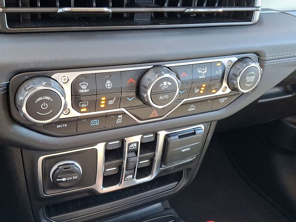 Thumbnail: 2025 Jeep Wrangler - 29