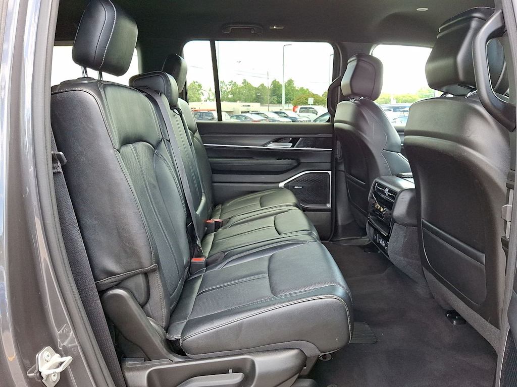 Thumbnail: 2024 Jeep Wagoneer - 37