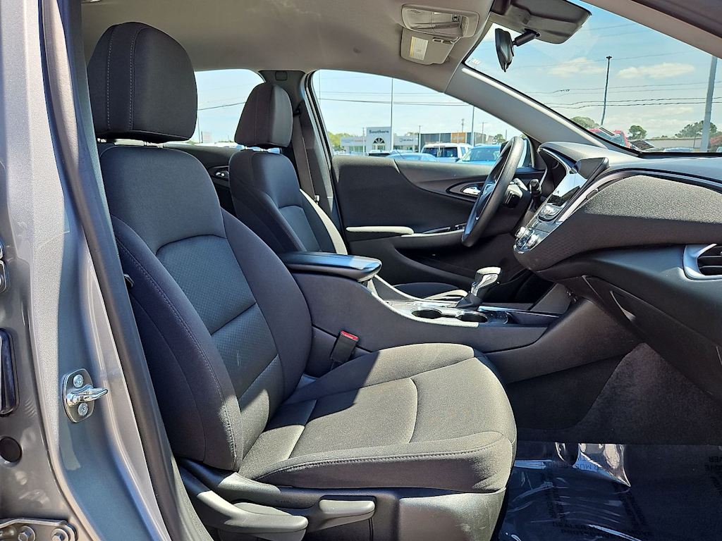 Thumbnail: 2024 Chevrolet Malibu - 10