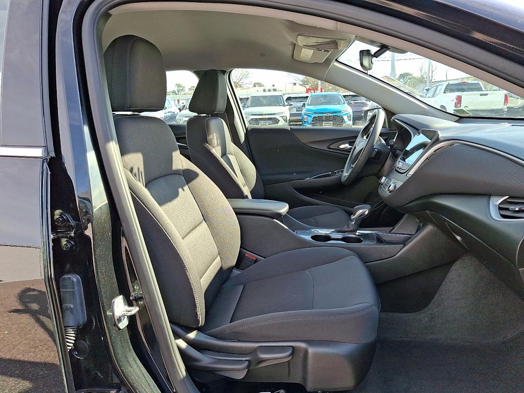 Thumbnail: 2024 Chevrolet Malibu - 10