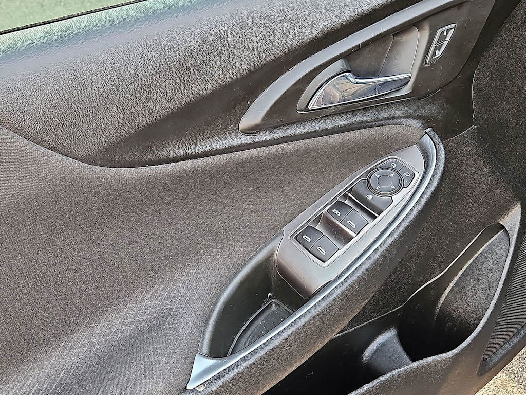 Thumbnail: 2021 Chevrolet Malibu - 35