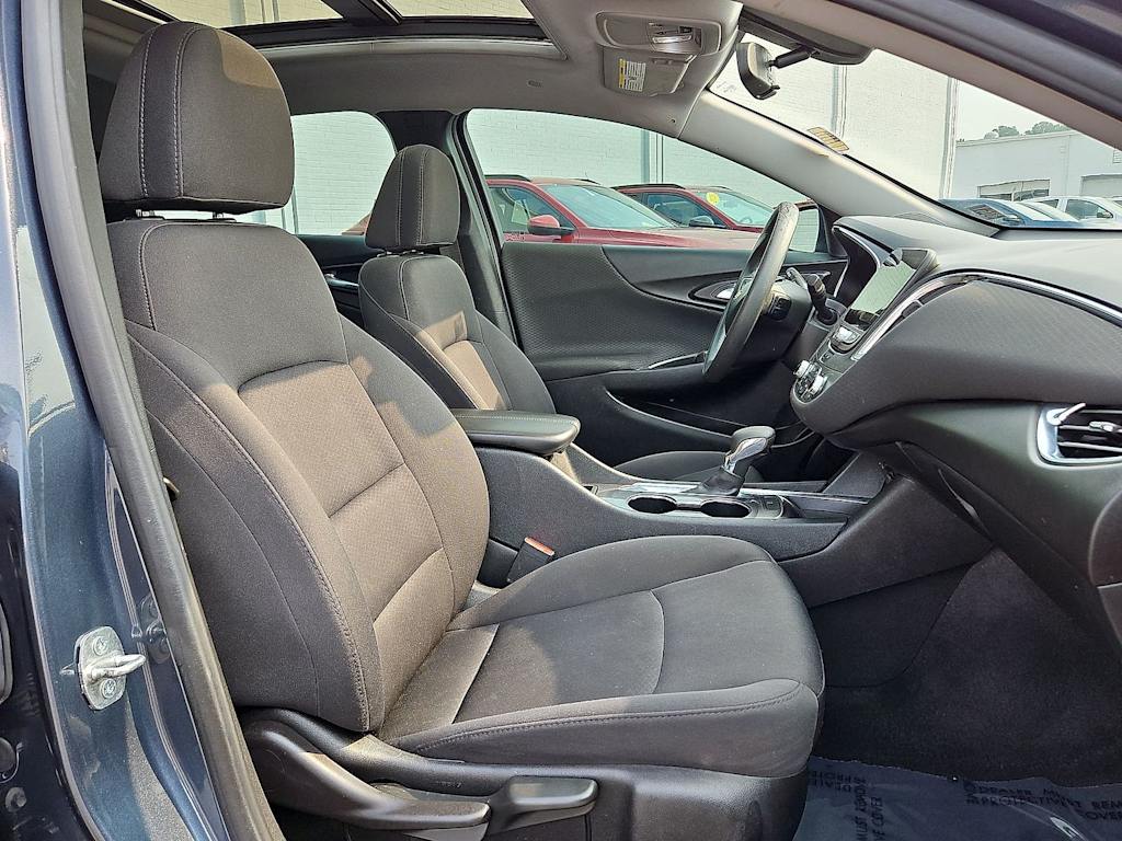 Thumbnail: 2021 Chevrolet Malibu - 10