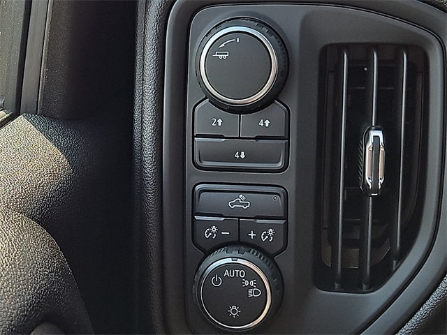 Thumbnail: 2025 Chevrolet Silverado 2500 - 17