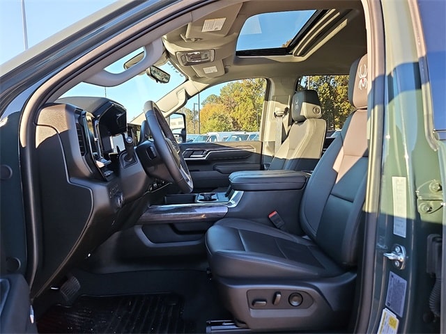 Thumbnail: 2025 Chevrolet Silverado 2500 - 9