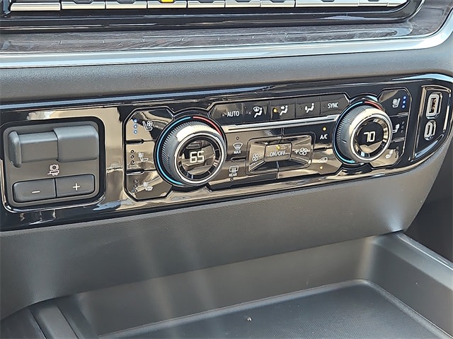 Thumbnail: 2025 Chevrolet Silverado 3500 - 14