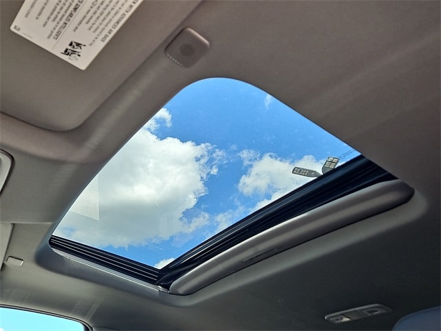 Thumbnail: 2025 Chevrolet Silverado 3500 - 14