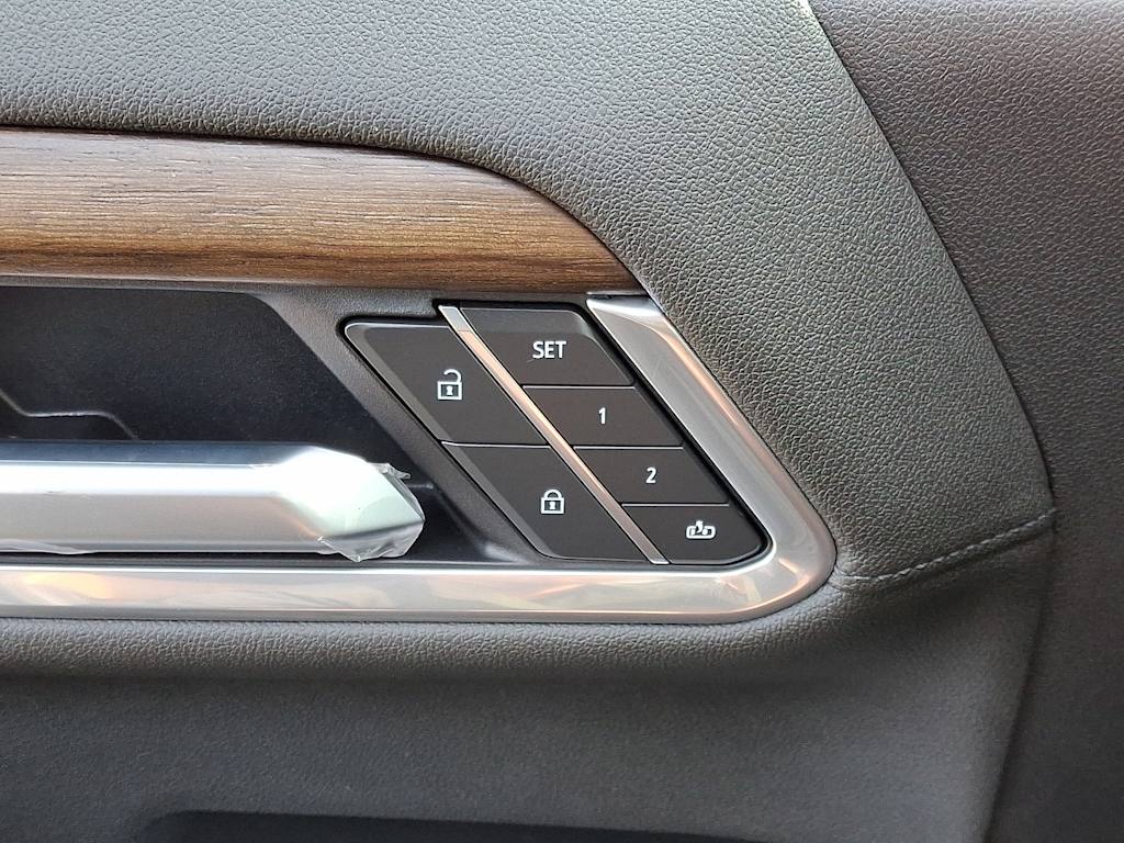 Thumbnail: 2026 Chevrolet Silverado 3500 - 18