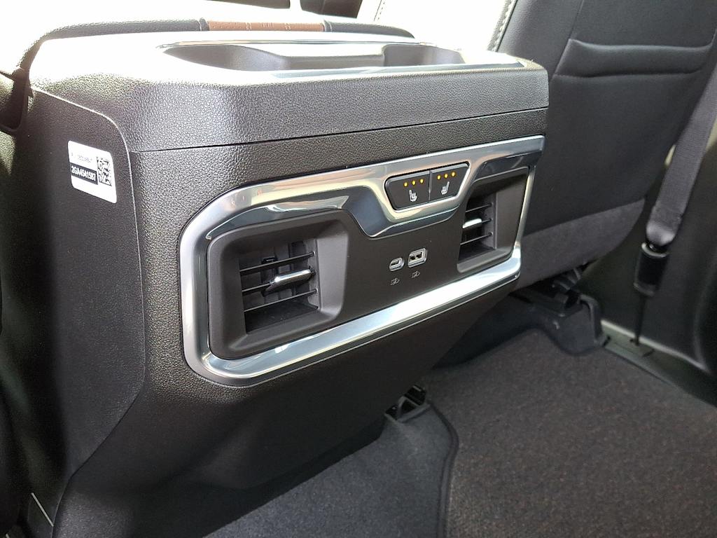 Thumbnail: 2026 Chevrolet Silverado 3500 - 21