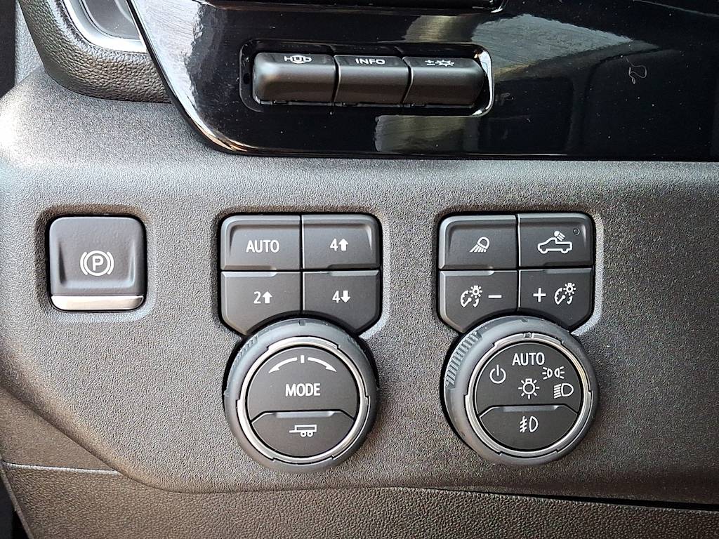 Thumbnail: 2026 Chevrolet Silverado 3500 - 19