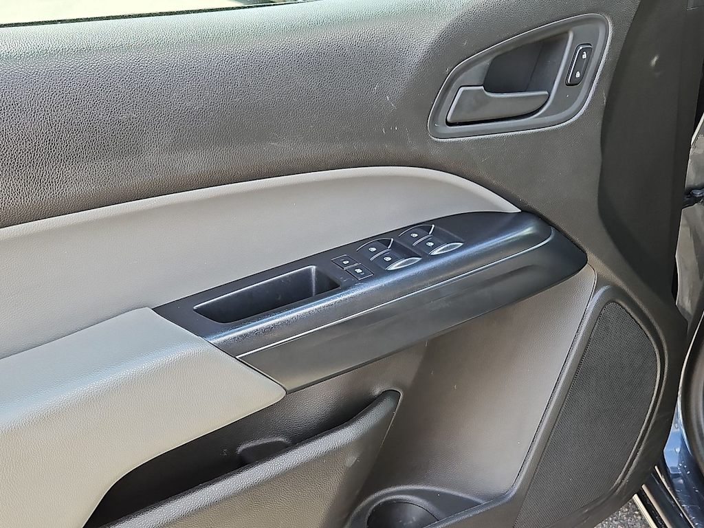 Thumbnail: 2016 Chevrolet Colorado - 32