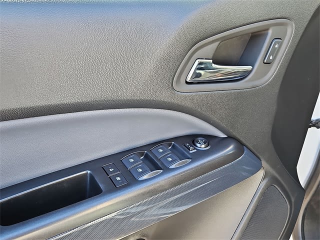 Thumbnail: 2022 Chevrolet Colorado - 32