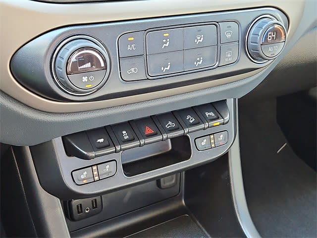 Thumbnail: 2022 Chevrolet Colorado - 29