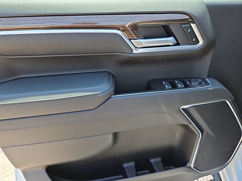 Thumbnail: 2026 Chevrolet Silverado 1500 - 15
