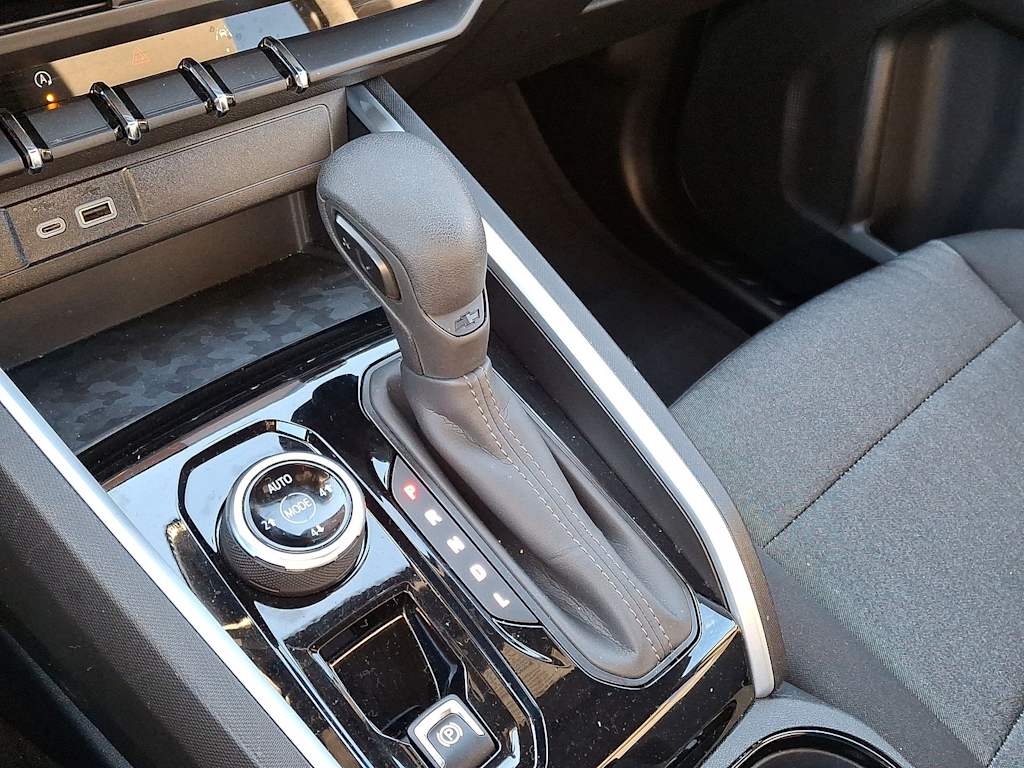 Thumbnail: 2023 Chevrolet Colorado - 17