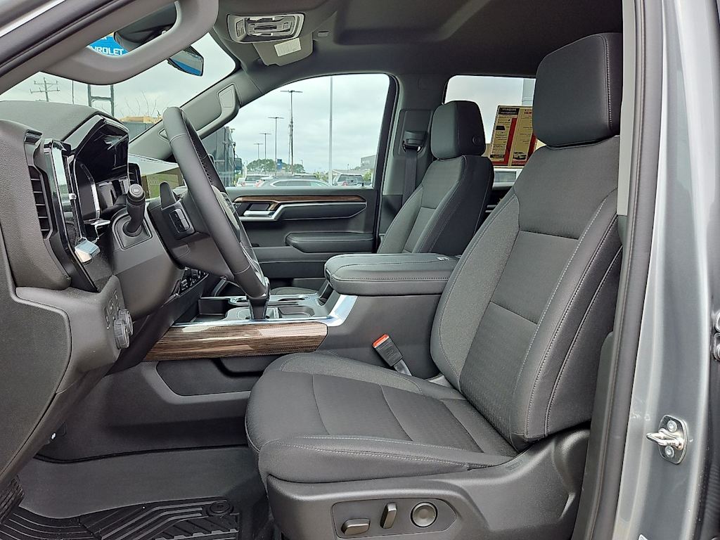 Thumbnail: 2026 Chevrolet Silverado 1500 - 9