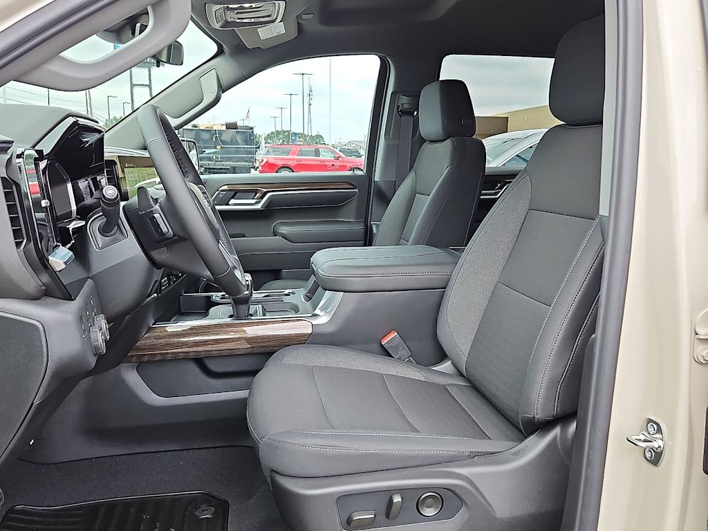 Thumbnail: 2026 Chevrolet Silverado 1500 - 9