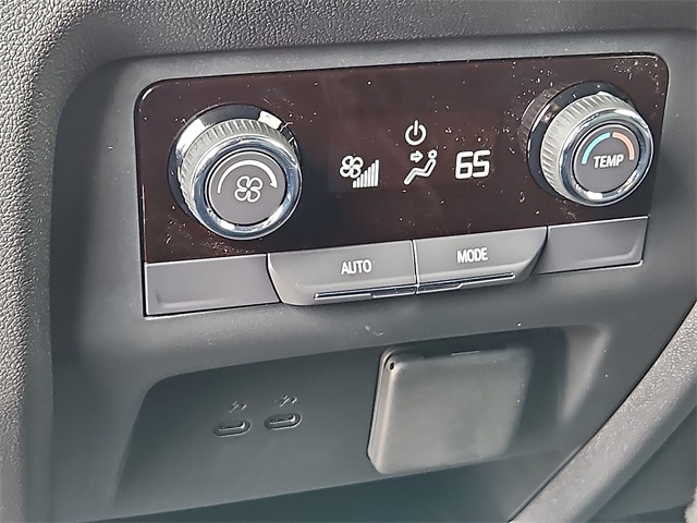 Thumbnail: 2026 Chevrolet Traverse - 25