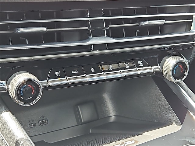 Thumbnail: 2026 Chevrolet Traverse - 19