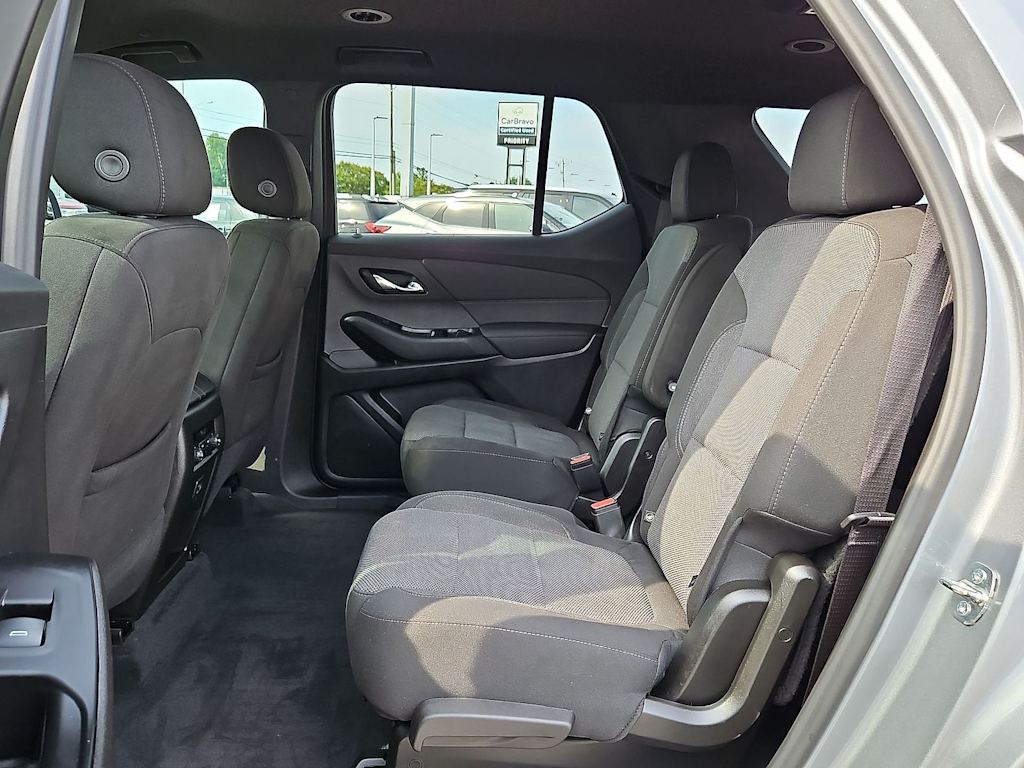 Thumbnail: 2023 Chevrolet Traverse - 34
