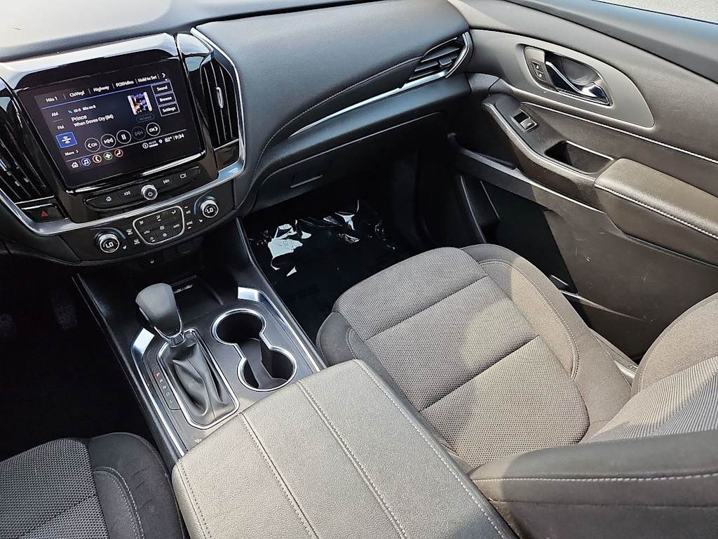 Thumbnail: 2023 Chevrolet Traverse - 17